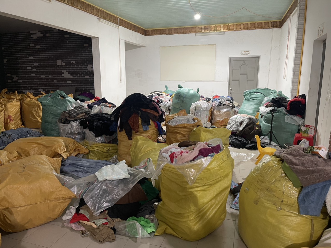 Hải Dương: Thu giữ hàng chục tấn quần áo không rõ nguồn gốc chỉ trong hai ngày